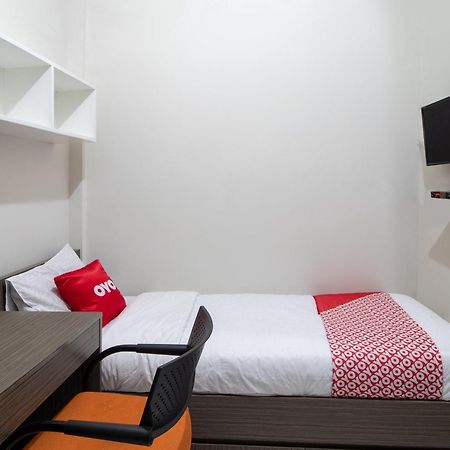 Oyo 3253 Sofia Residence Telukjambe Luaran gambar