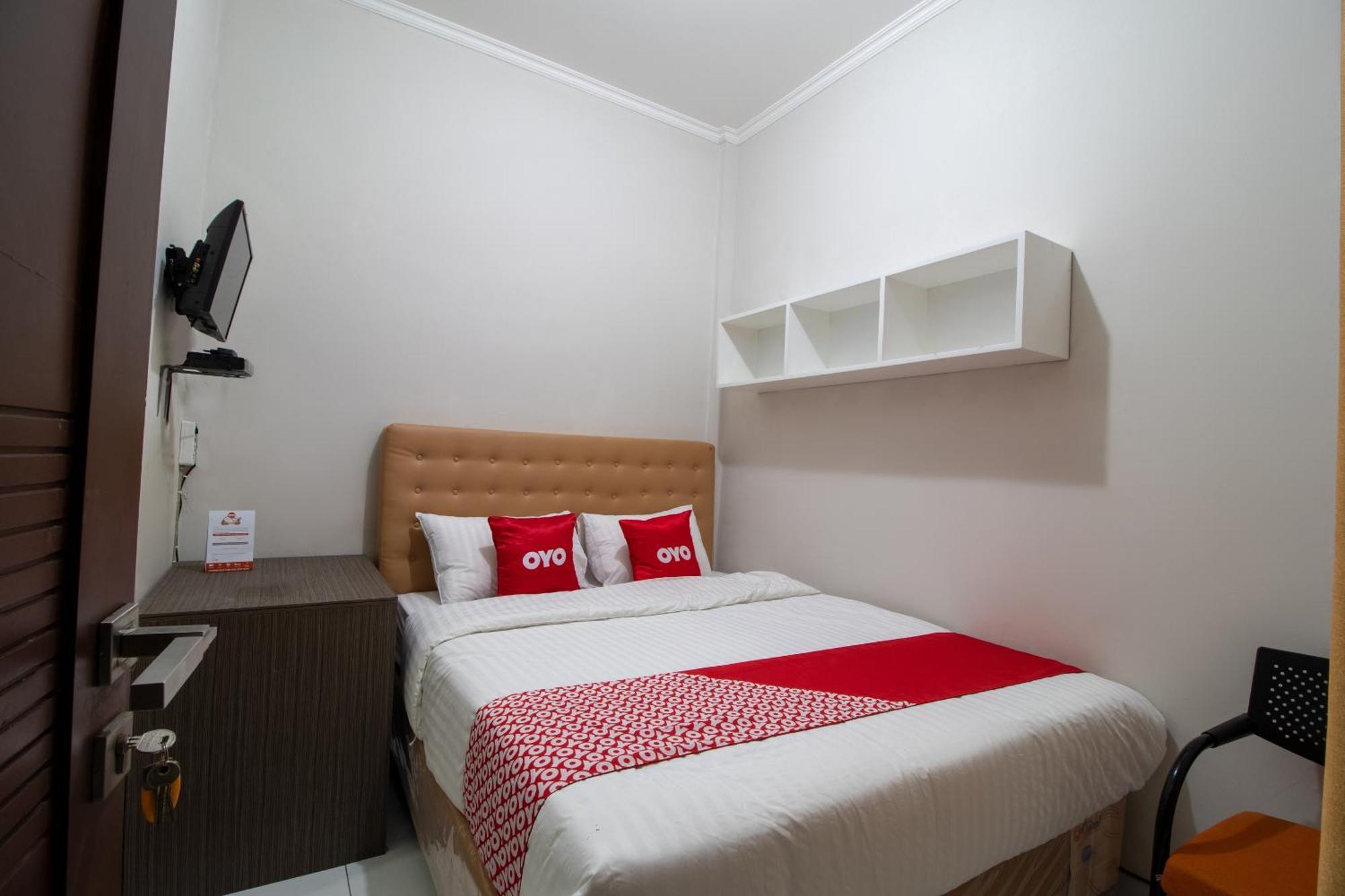 Oyo 3253 Sofia Residence Telukjambe Luaran gambar