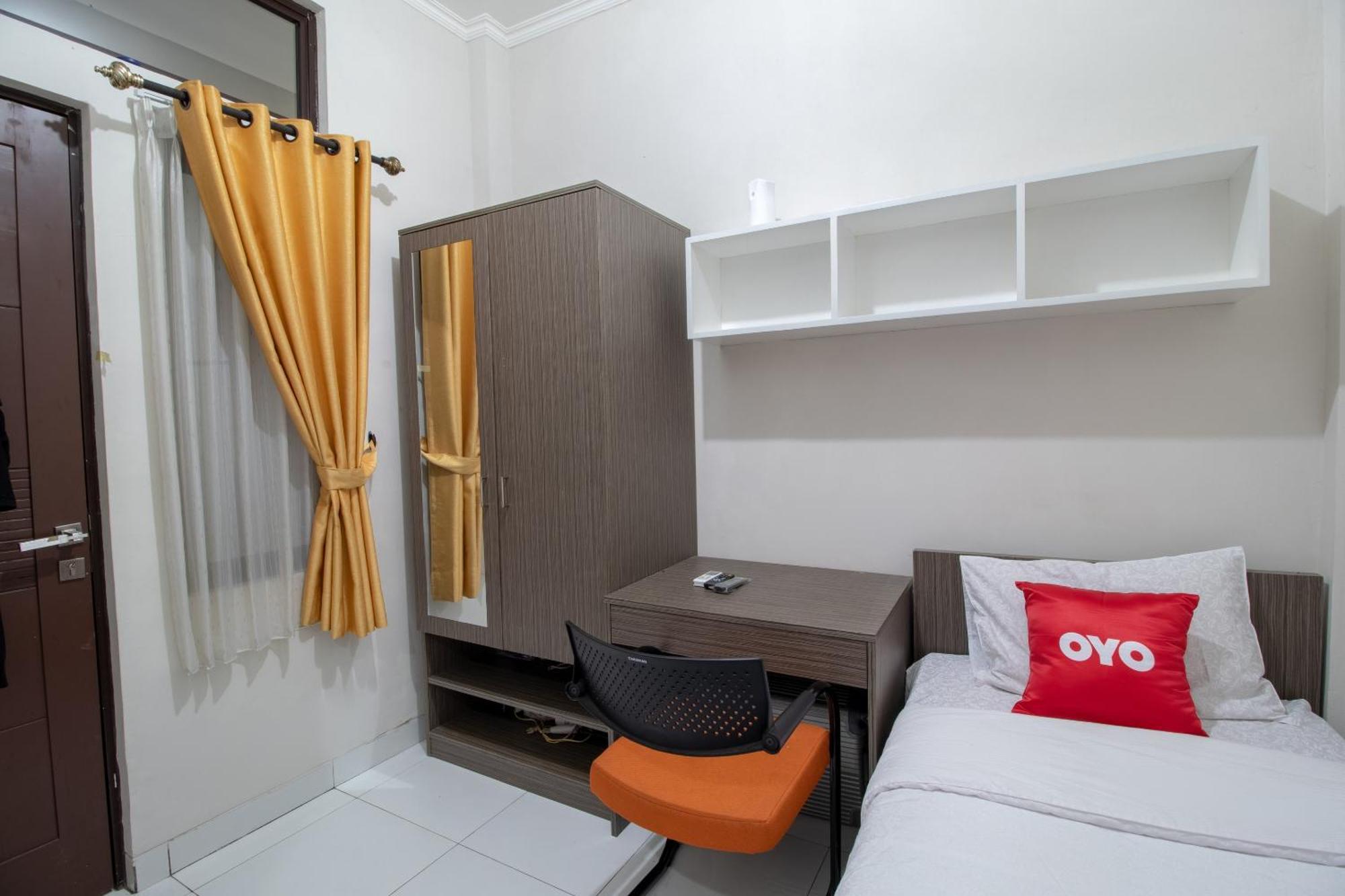 Oyo 3253 Sofia Residence Telukjambe Luaran gambar