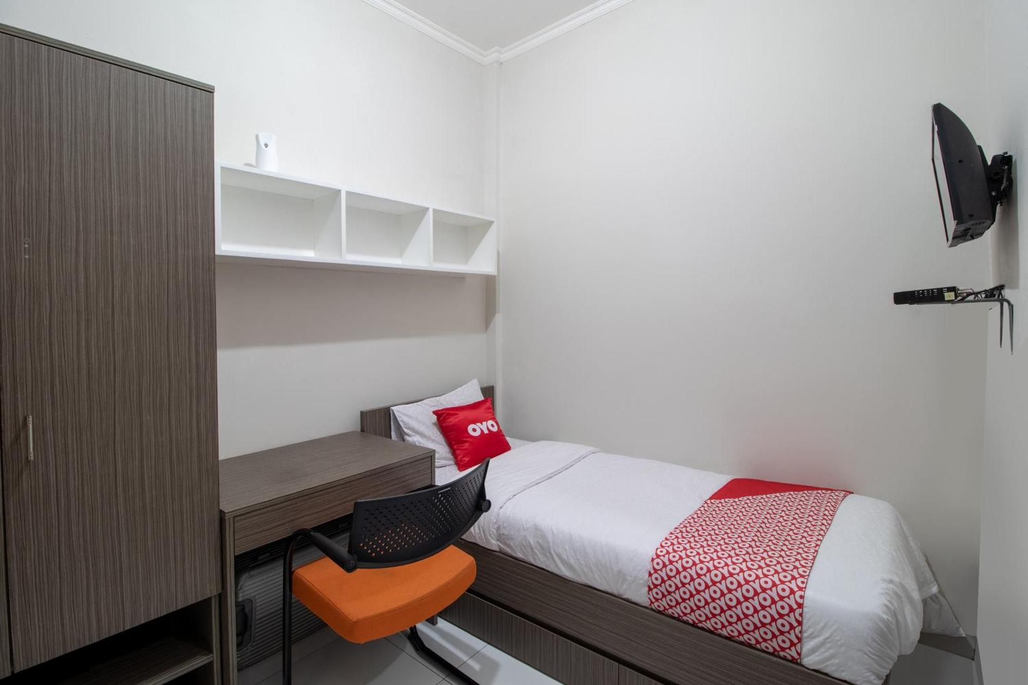 Oyo 3253 Sofia Residence Telukjambe Luaran gambar