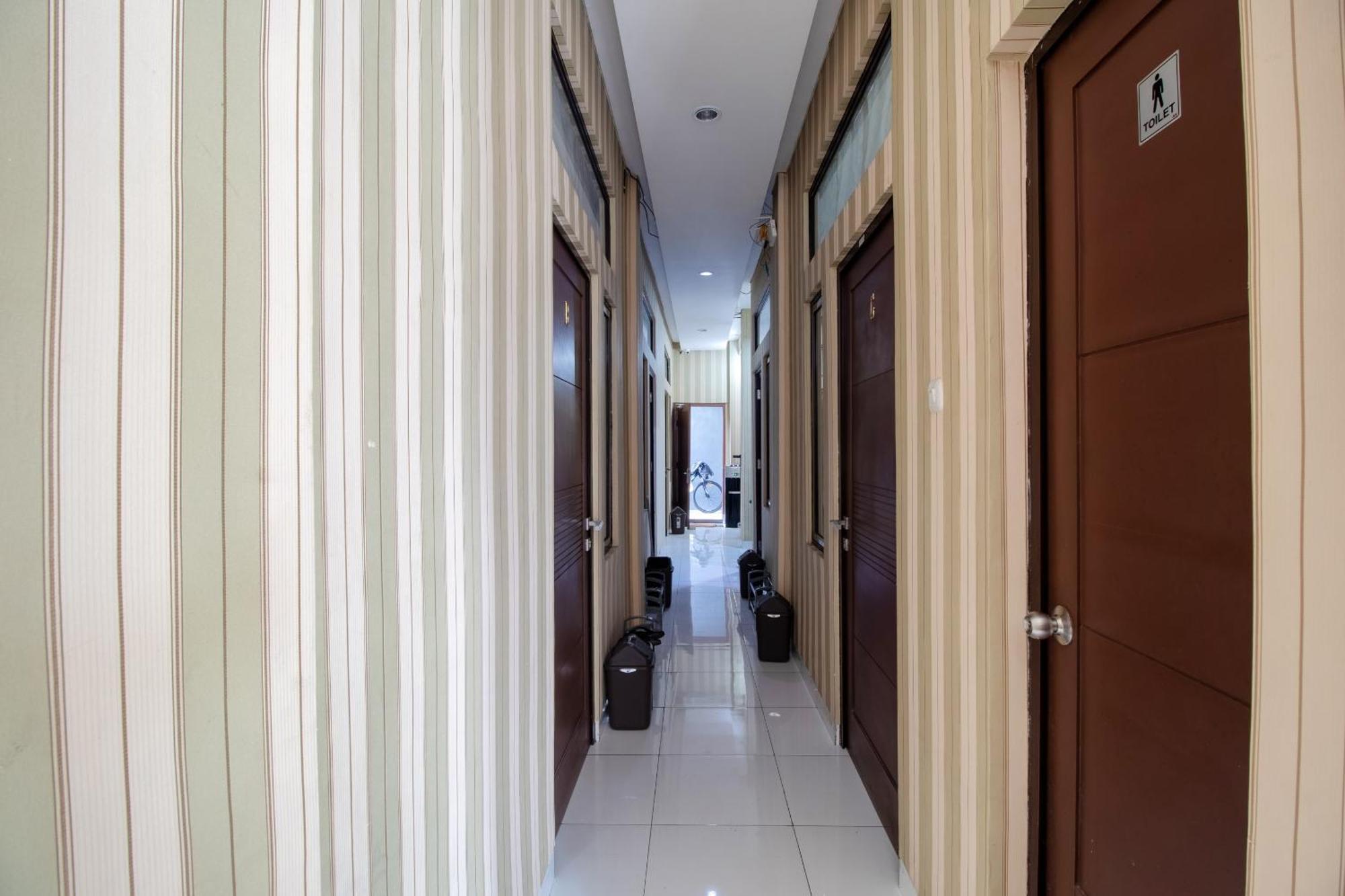 Oyo 3253 Sofia Residence Telukjambe Luaran gambar