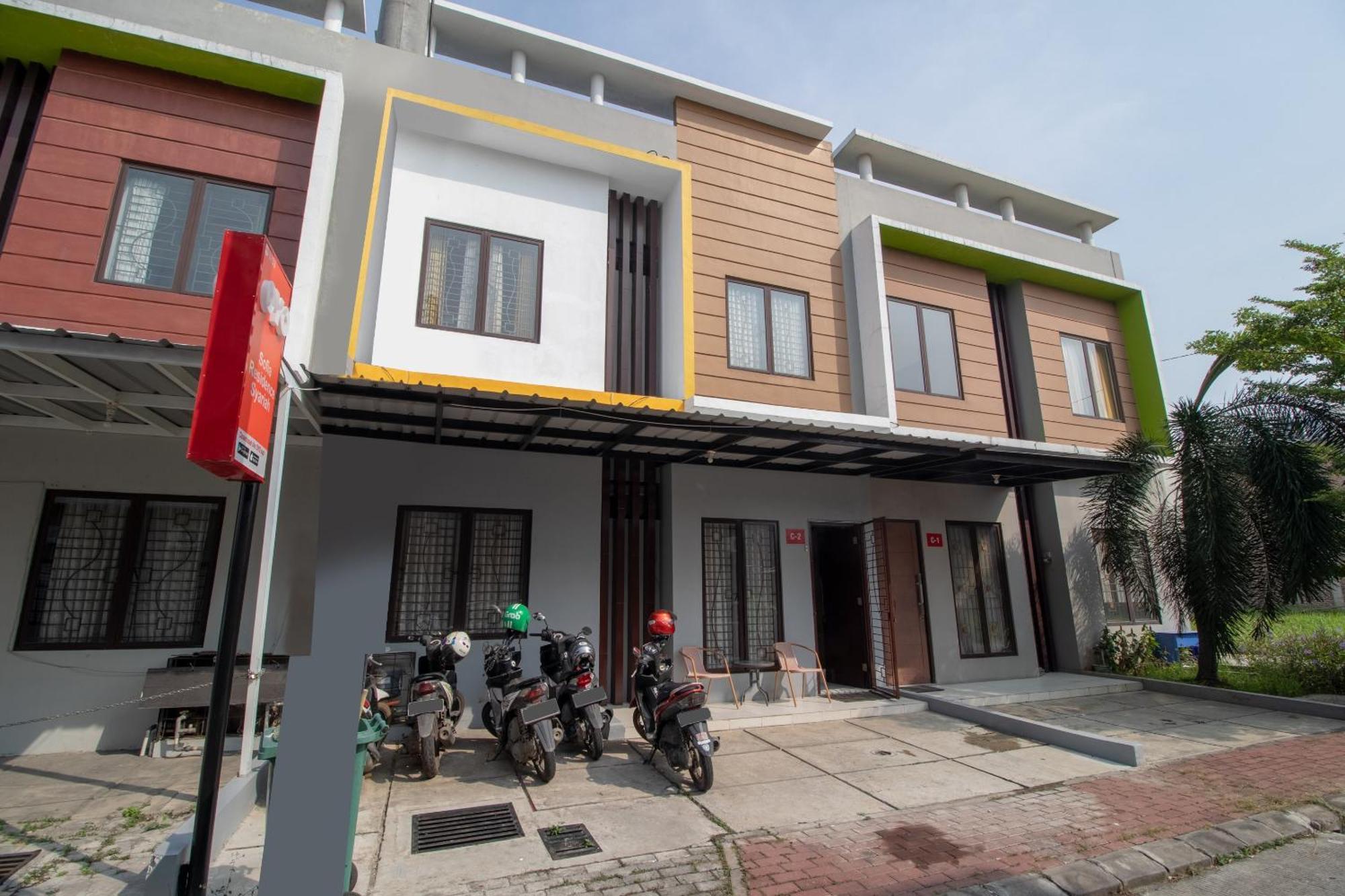 Oyo 3253 Sofia Residence Telukjambe Luaran gambar